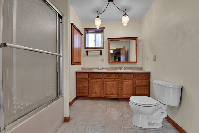 Building Photo - $2,900, 3-bed, 2 bath victorian home with a fenced yard and $300 off the first month's rent.