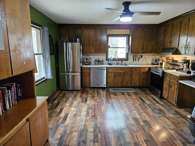Building Photo - 8096 Roaring Springs Rd