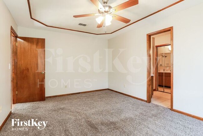 Building Photo - 650 Watling Ln