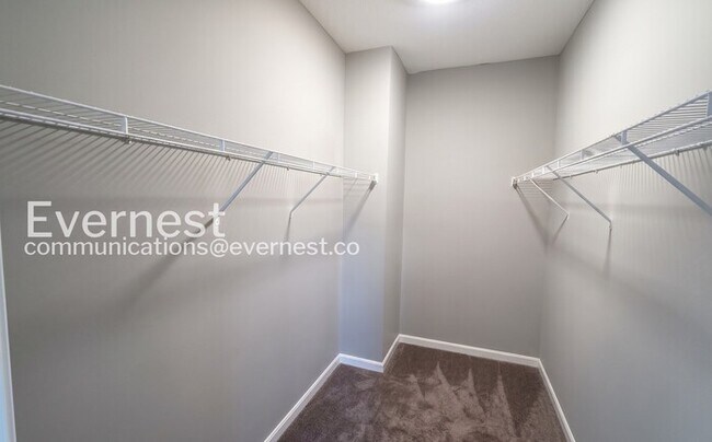 Building Photo - 3 Bed, 3 Bath Home with Garage / Available Now!