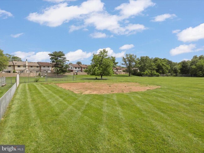 Building Photo - 1518 Summerset Pl