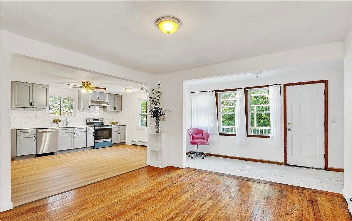 Building Photo - 63 1/2 Vandenburgh Ave