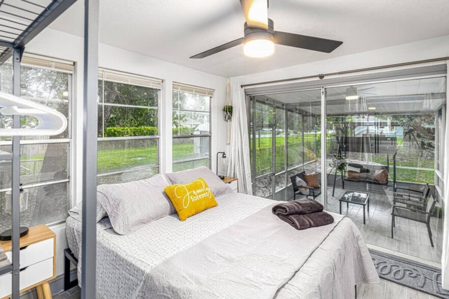 Building Photo - 1629 N Goldenrod Rd