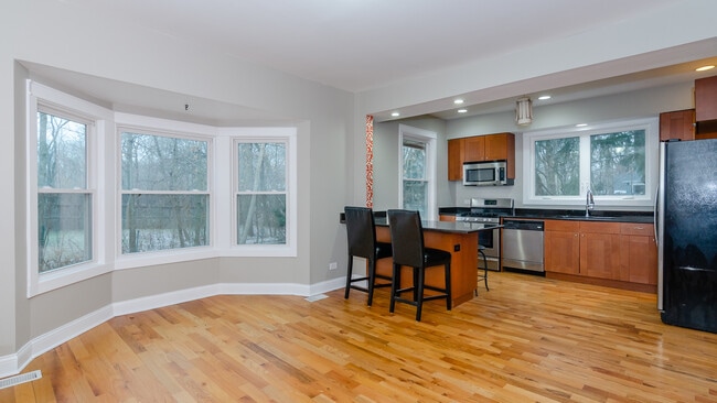 Building Photo - 2575 Waukegan Ave