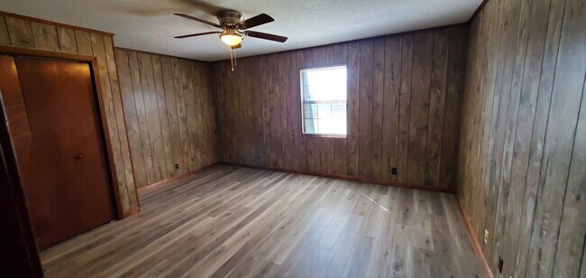 Building Photo - 112 Victor Reiter Pky