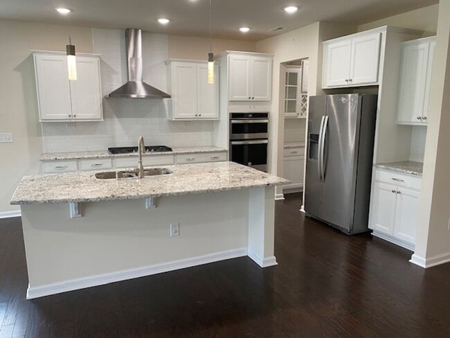 Building Photo - 439 Parlier Dr