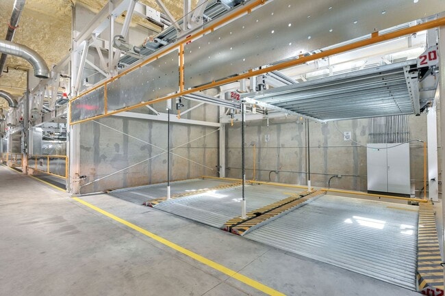 Building Photo - Stunning Midtown 1 BED 1 BATH