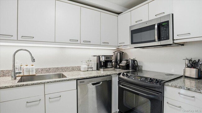 Building Photo - 100 Cutter Mill Rd