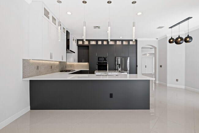 Building Photo - 9980 Edgewater Ct
