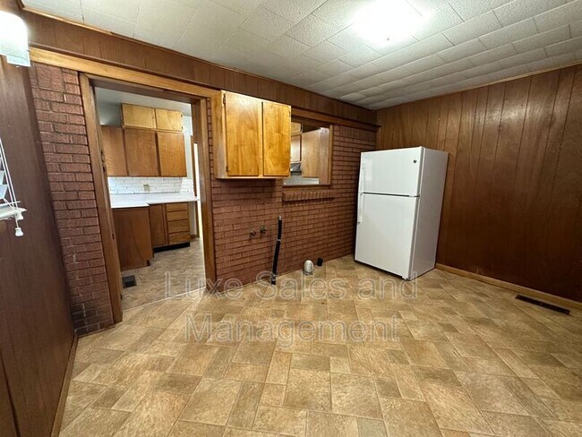 Building Photo - 206 E Myrtle Dr