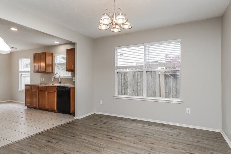 Building Photo - 33322 Cottonwood Bend