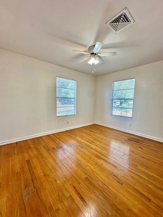 Building Photo - COMING AVAILABLE IN JULY - 3 Bedroom Home ...