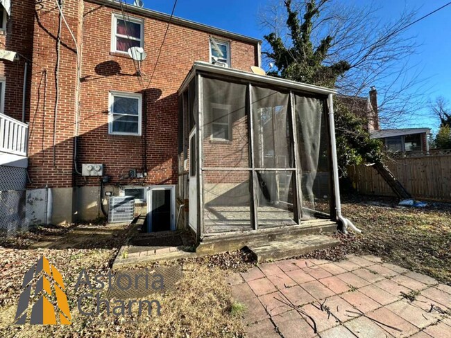 Building Photo - 3519 Rosekemp Ave