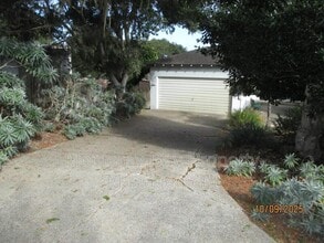 Building Photo - 1038 Bayview Ave