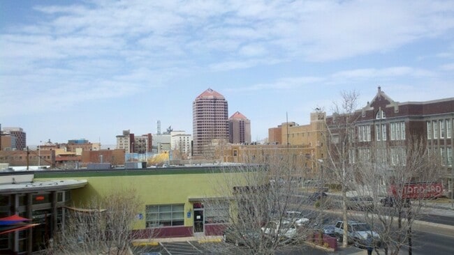 Building Photo - EDo ARNO LOFTS w/Pool