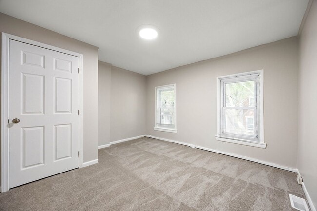 Building Photo - 3 Bedroom townhouse in Wilmington