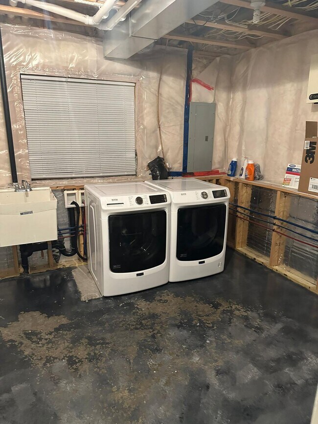 Building Photo - 1526 18th Ct SE