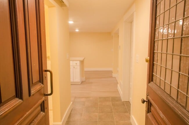 Building Photo - 4Bd/2.75Ba Seattle House