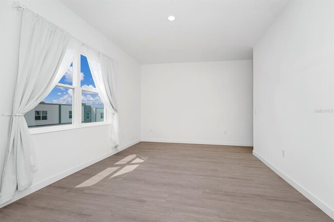 Building Photo - 380 Famagusta Dr