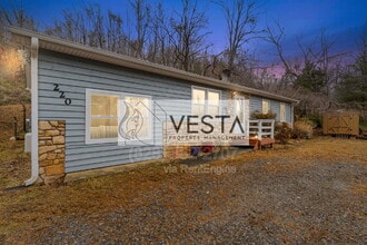 Building Photo - 220 Meredith Lp