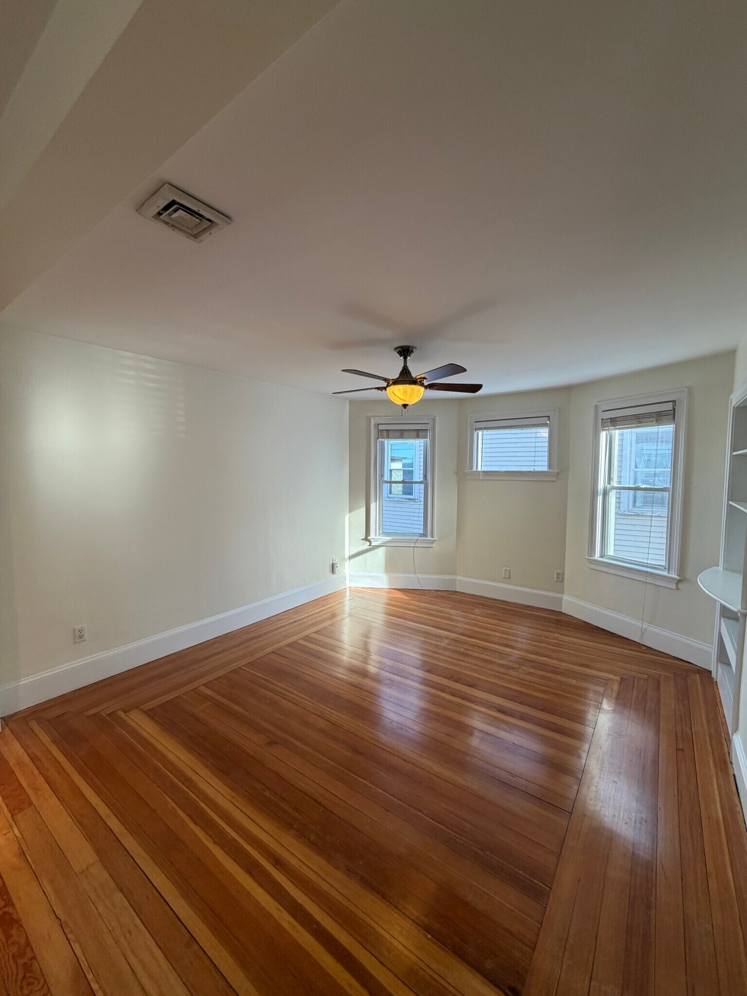 Building Photo - 45 Houghton St