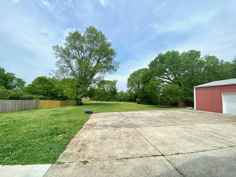 Building Photo - 462 Lanier Dr