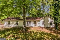 Building Photo - 440 Creekside Ct