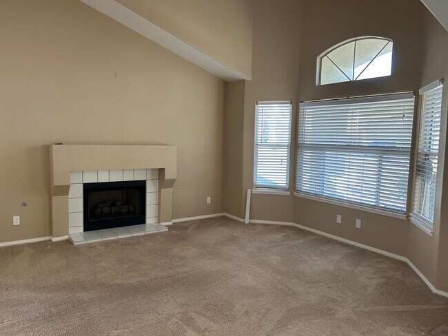 Building Photo - Single story home at Desert Shores