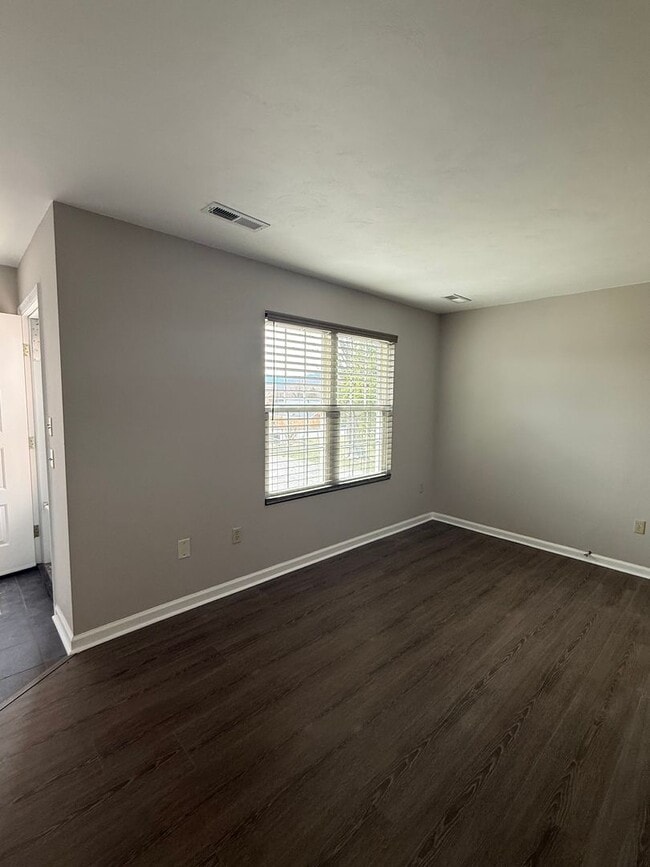 Building Photo - Newly Renovated Duplex in North County