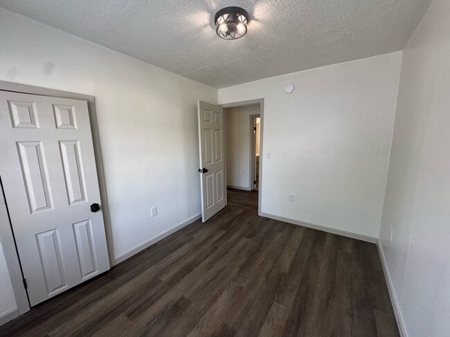 Building Photo - Updated 3BR Home on Half Acre in Kingsport, TN