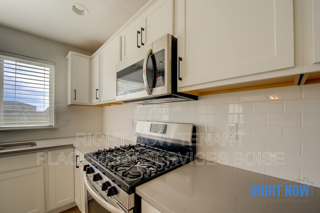 Building Photo - 5015 W Ladle Rpds Dr