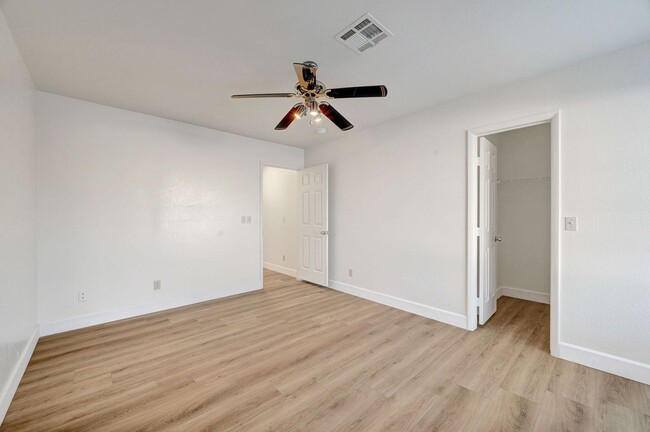 Building Photo - Signature at Peccole Ranch