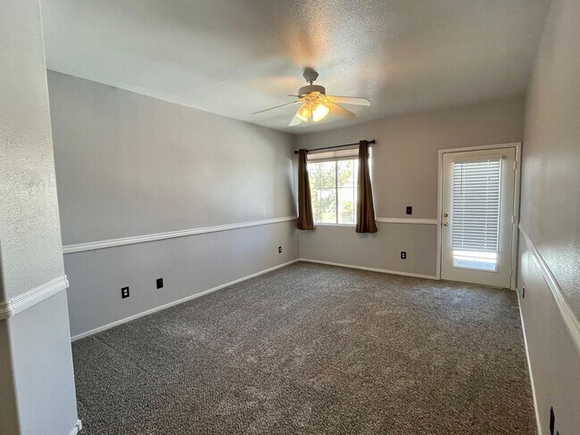 Building Photo - 3 Bedroom Condo located off of Warm Springs and South Durango!!! Southwest Location!