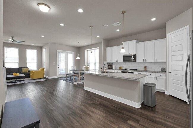 Building Photo - 17052 Easter Lily Dr