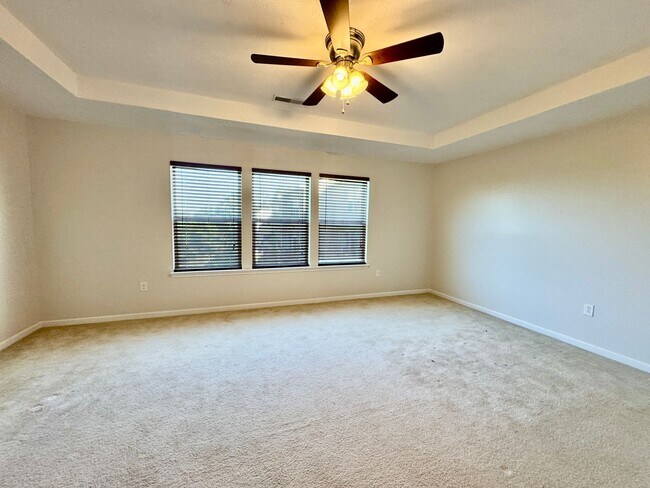 Building Photo - 3 Bed/ 2.5 Bath Townhome close to the interstate - Available 06/08/2026