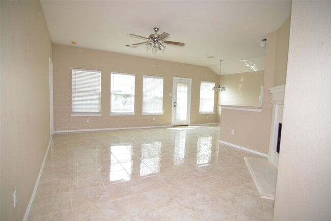 Building Photo - 16215 Willowford Ct