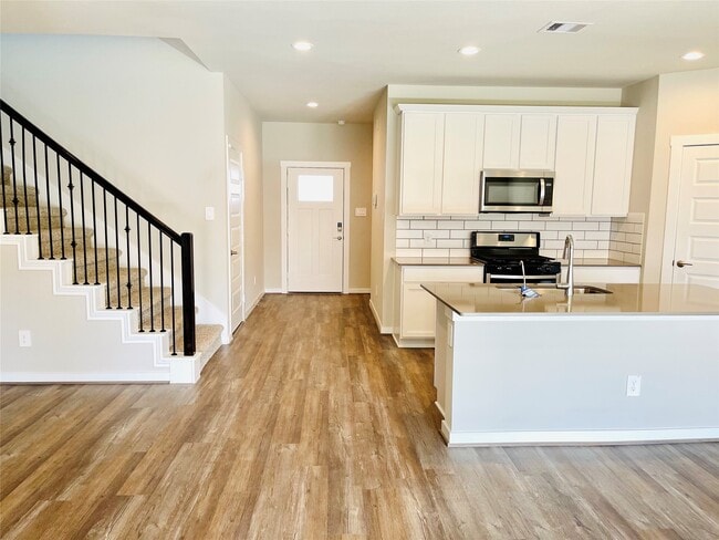 Building Photo - 3310 Silverton Dr