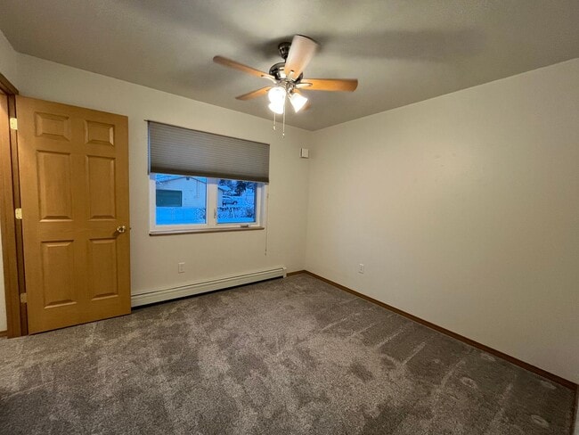 Building Photo - Dog friendly, 3 bedroom home in Aurora