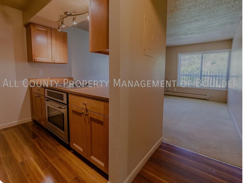 Building Photo - 2707 Valmont Rd