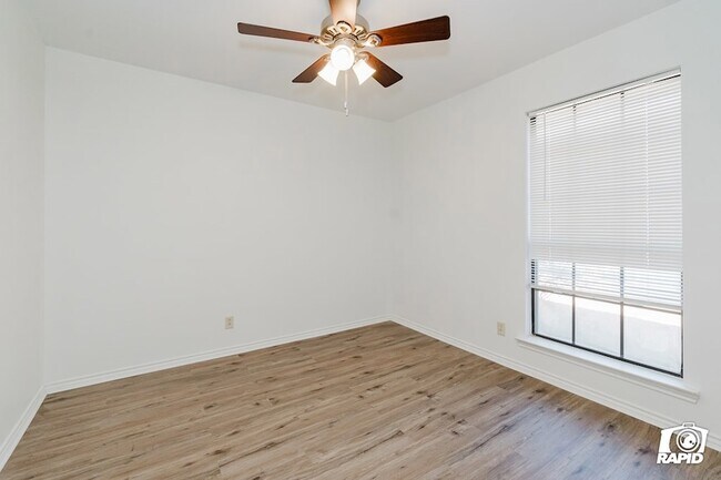 Building Photo - 4911 Sherwood Dr