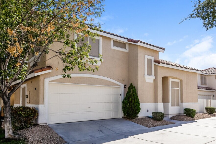 Building Photo - 2385 Cliffwood Dr