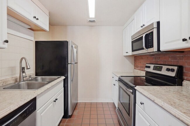 Building Photo - Amazing 2 bed in Fenway.... Close to NEU