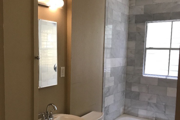 Building Photo - 906 N 6th St