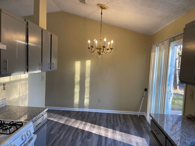 Building Photo - 10399 Briarbay Dr