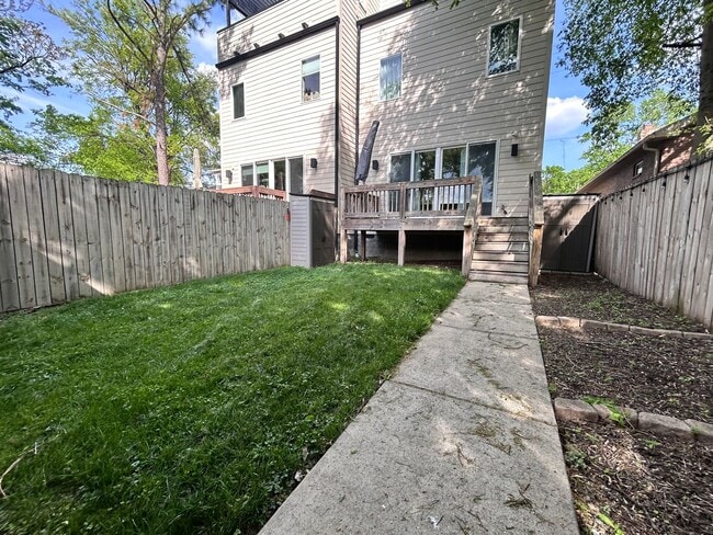 Building Photo - 913 14th Ave S