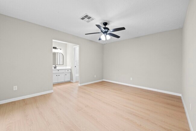 Building Photo - 1923 Winding Creek Dr