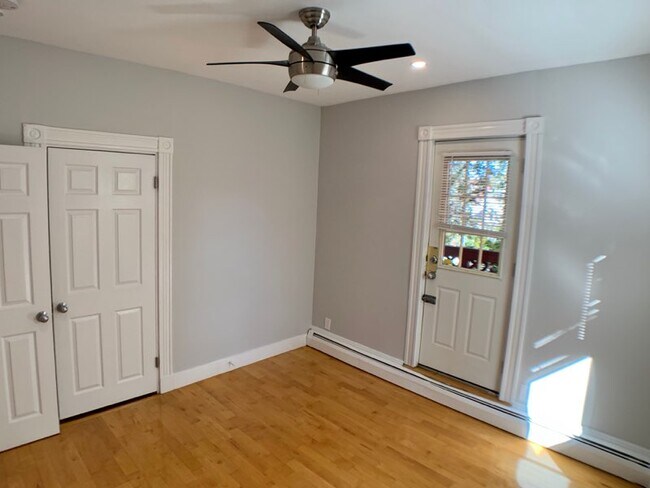 Building Photo - 30 Forbes St