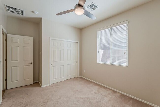 Building Photo - Modern 4 Bed Tucson Rental with Spacious K...