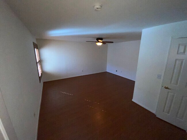 Building Photo - BLACK MTN AREA CLOSE TO FREEWAY! Large Henderson Condo in Big Horn Community