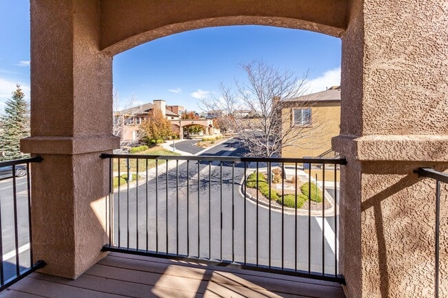 Building Photo - Beautiful Ranch-Style Condo with Attached ...